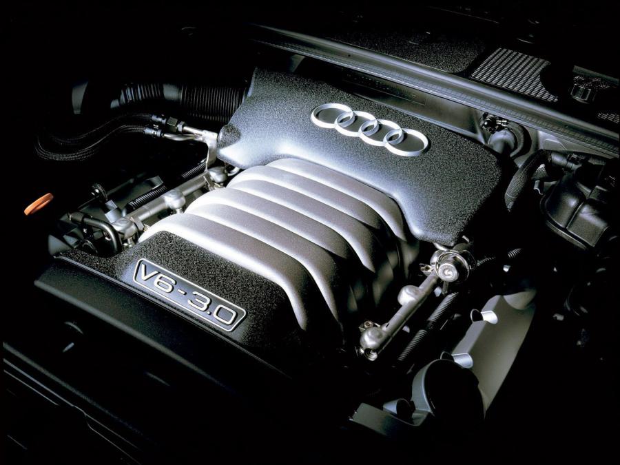 Моторный отсек Audi A4 3.0 Quattro Avant (B6,8E) 2001 года  (фото 9 из 16)